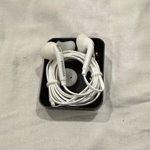 Samsung White Earbud Headphones